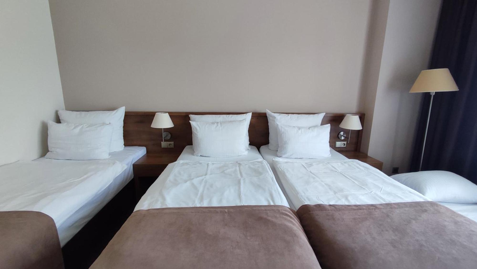 Hotel Gem Вроцлав Екстер'єр фото